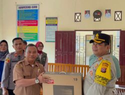 Polres Seruyan dan Pemkab Salurkan Bantuan Komputer ke Sekolah di Desa Sandul