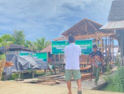 Kegiatan TMMD Reg Ke 123 Kodim 1019/Ktg Datangkan Kayu Untuk Rehab RTLH Bapak Ardianto Di Desa Tumbang Panggo
