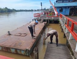POLSEK HANAU MONITORING KETINGGIAN AIR DAS SERUYAN ANTISIPASI BANJIR