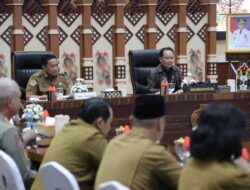 Gubernur Kalimantan Tengah Agustiar Sabran memimpin rapat koordinasi terkait program 100