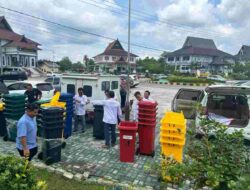 Perbankan Turut Jaga Bumi: Bank Kalteng Serahkan Tempat Sampah Pilah untuk Dukung Edukasi Lingkungan di Palangka Raya