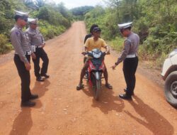 Satlantas Polres Seruyan Kembali Berikan Edukasi Humanis Kepada Pengendara Yang Melakukan Pelanggaran