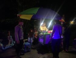 Sambangi Pedagang, Anggota Polsek Hanau beri himbauan Kamtibmas
