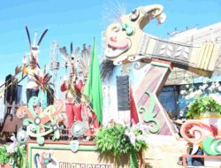 Bupati Pulang Pisau H.Ahmad Rifa’i Dan Wakil Bupati H.Ahmad Jayadikarta Hadiri Pawai Budaya Festival Isen Mulang