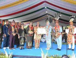 Bupati Seruyan Ahmad Selanorwanda  bersama istri Hadiri pengukuhan Ketua TP PKK Kalteng  sebagai Bunda Forum Anak Daerah