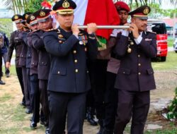 Kapolres Lamandau Pimpin Upacara Pemakaman Anggota Polres Lamandau 