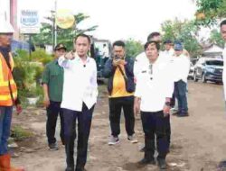 Wali Kota Palangka Raya Tinjau Proyek Jalan dan Drainase, Ingatkan Pentingnya Tertib Membangun