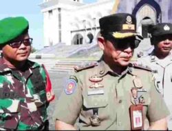 Satpol PP Kota Palangka Raya Tertibkan Bangunan di Atas Drainase Jalan RTA Milono