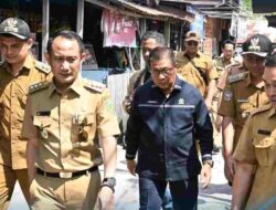 Wali Kota Palangka Raya Tinjau Lokasi Kebakaran Puntun, Salurkan Bantuan untuk Warga Terdampak