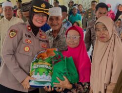 Menjelang Idul Adha,Waka Polres Katingan Hadiri Penyerahan Hewan Qurban  Bantuan Presiden RI Dan Gubernur Kalteng Di Masjid Al-Muhajirin, Desa Hampalit,