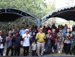 LAUNCHING PENYALURAN BANTUAN BERAS UNTUK WARGA DESA SUNGAI PERLU, KAPOLRES DAN BUPATI SERUYAN TURUN LANGSUNG