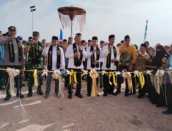 POLSEK DANAU SEMBULUH LAKSANAKAN PENGAMANAN KEGIATAN PAWAI TA’ARUF MTQH XVIII DAN FSQ TINGKAT KABUPATEN SERUYAN TAHUN 2025