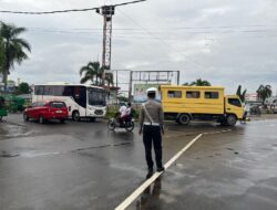 Satlantas Polres Seruyan Gelar Apel Pagi dan Pengaturan Lalu Lintas di Kuala Pembuang