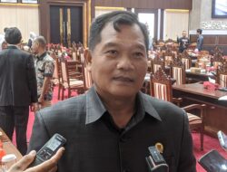 Akses Jalan Rusak, Petani Samuda Masih Andalkan Klotok untuk Angkut Hasil Panen
