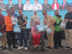 Gubernur Kalteng Serahkan Bantuan Pangan dari Presiden RI dan Launching Pasar Murah Jelang Natal 2025 dan Tahun Baru 2026