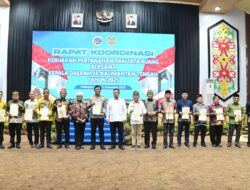 Pemprov Kalteng Gelar Rakor Pertanahan, Menteri ATR/BPN Serahkan 18 Sertipikat