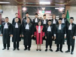 Ketua Pengadilan Tinggi Kalimantan Tengah Lantik Delapan Advokat PERMADIN Berintegritas