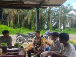 Bhabinkamtibmas Desa Asam Baru Sambangi Warga, Sosialisasi Pencegahan Pencurian dan Penyalahgunaan Narkoba