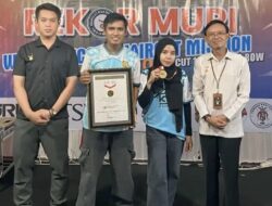 Tukang Cukur Palangka Raya Pecahkan Rekor MURI, Cukur Rambut Nonstop Hampir 12 Jam