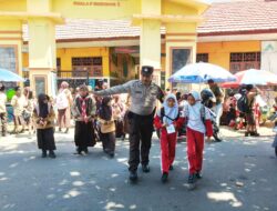 Polisi Sahabat Anak: Pamapta Polres Seruyan Amankan Kepulangan Siswa di Titik Rawan