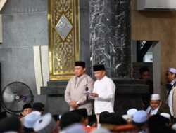 Gubernur dan Wagub Kalteng Sholat Idulfitri Bersama Warga di Masjid Raya Darusallam