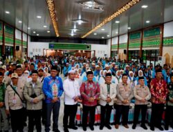 Wagub Edy Pratowo Resmi Lepas Kloter BDJ 04, Jemaah Diminta Fokus Beribadah di Tanah Suci