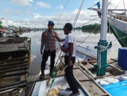 Satpolairud Polres Seruyan Laksanakan Patroli Perairan, Imbau Warga Waspada