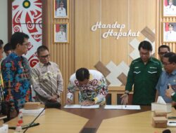 Bupati Pulang Pisau H. Ahmad Rifa’i Perkuat Sinergi Pembangunan, Teken Kesepakatan Bersama dengan Yayasan Tambuhak Sinta dan STMIK Indonesia Banjarmasin