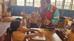 PT ABB Perkuat Literasi dan Numerasi Anak Desa Barunang Melalui Program Asmin Goes to School