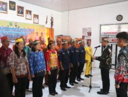 Sekda Tony Harisinta Kukuhkan Mantir Adat se-Kecamatan Kahayan Hilir, Perkuat Pelestarian Budaya di Era Digital