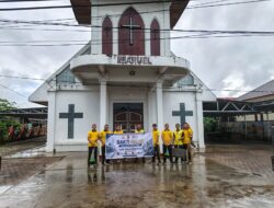 Aksi Sejuk Personel Polres Seruyan: Bersihkan Gereja dan Masjid, Wujudkan “Indonesia Asri” di Kuala Pembuang