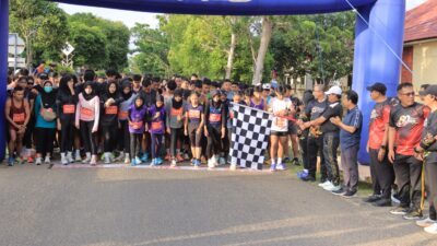 BERLARI BERSAMA DI PAGI BUTA, POLRES SERUYAN GELAR FUN RUN 5K RAYAKAN HUT BHAYANGKARA KE-80