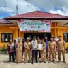 BHABINKAMTIBMAS POLRES SERUYAN SERAHKAN PIAGAM PENGHARGAAN JUARA I LOMBA 3 PILAR KEPADA DESA HALIMAUNG JAYA