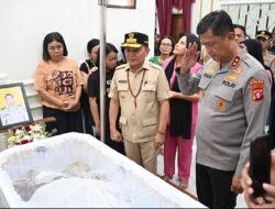 Gubernur dan Kapolda Melayat ke Rumah Duka Polisi yang Gugur Saat Penggerebekan Bandar Narkoba