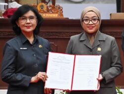 Pj Sekda Kalteng Sampaikan Pendapat Akhir Gubernur pada Persetujuan Raperda Pertanggungjawaban APBD 2025