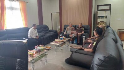 KAPOLRES SERUYAN SILATURAHMI DENGAN KAJARI DAN DANPOS TNI AL, PERKUAT SINERGI LINTAS INSTITUSI