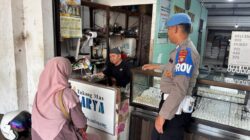 PATROLI HUMANIS POLSEK SERUYAN HILIR, SAPA PEDAGANG DAN PENGUNJUNG PASAR SAIK