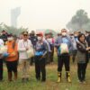 Gubernur Kalteng Serahkan Bantuan Pangan untuk 324 Relawan Penanganan Karhutla