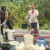 12 Ribu Liter Air Bersih Dibagikan Polres Barsel Untuk Ratusan Warga
