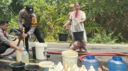 12 Ribu Liter Air Bersih Dibagikan Polres Barsel Untuk Ratusan Warga