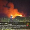 CEGAH API MENDEKATI PERMUKIMAN, POLSEK HANAU BERSAMA TIM GABUNGAN PADAMKAN KARHUTLA