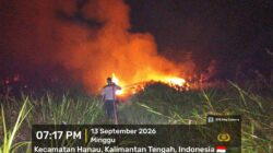 CEGAH API MENDEKATI PERMUKIMAN, POLSEK HANAU BERSAMA TIM GABUNGAN PADAMKAN KARHUTLA
