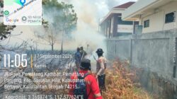 TITIK API MUNCUL DI SAMPING PENGADILAN AGAMA, SATGAS KARHUTLA GERAK CEPAT PADAMKAN API