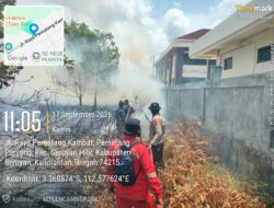 TITIK API MUNCUL DI SAMPING PENGADILAN AGAMA, SATGAS KARHUTLA GERAK CEPAT PADAMKAN API