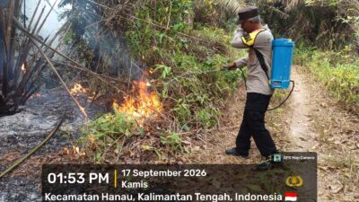 DEKAT JEMBATAN BAKUNG, PERSONEL GABUNGAN GERAK CEPAT PADAMKAN TITIK API