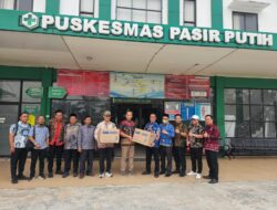 Hadapi Dampak Asap Karhutla, Komisi III DPRD Kalteng Salurkan Masker ke Kotim