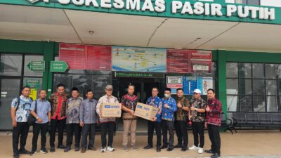 Hadapi Dampak Asap Karhutla, Komisi III DPRD Kalteng Salurkan Masker ke Kotim