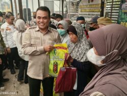 Wakil Wali Kota Achmad Zaini Salurkan 8,5 Ton Beras untuk 1.700 KK Terdampak Karhutla