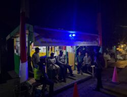 PATROLI MALAM DI CAFE BERANDA DAN POS KAMLING, POLRES SERUYAN PERKUAT KOMUNIKASI DENGAN WARGA