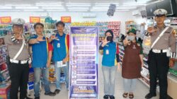 SAMBANGI SPBU DAN INDOMARET, SATLANTAS POLRES SERUYAN EDUKASI WARGA TENTANG KESELAMATAN BERLALU LINTAS
